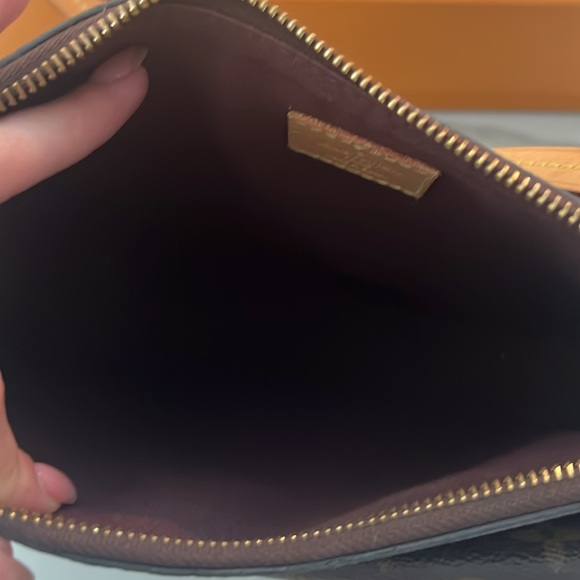 Louis Vuitton Mabillon Crossbody - Picture 5 of 11